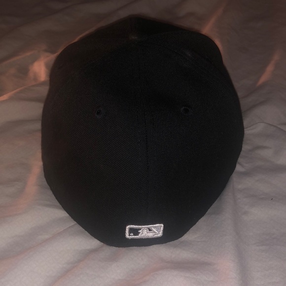 Chicago White Sox fitted hat - Picture 2 of 4